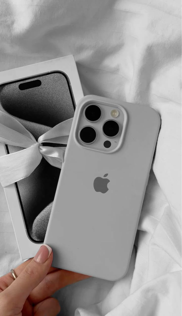 Natural Titanium Apple Logo Silicone Case 🩶