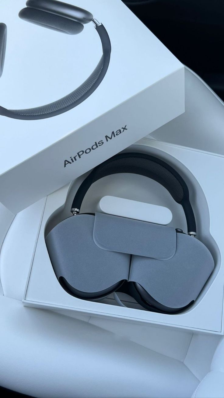 Apple AirPods Max (Next Level Audio)🎧