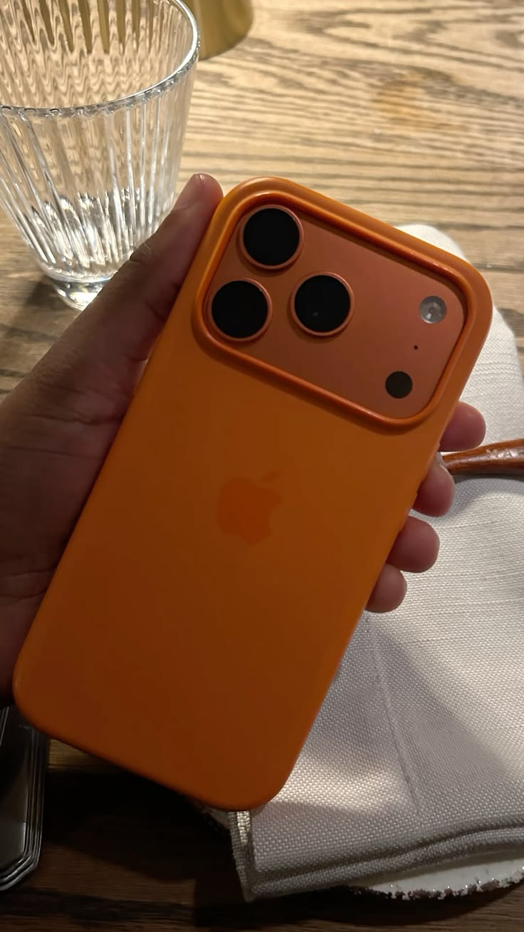 Cosmic Orange Apple Logo Silicone Case 🧡