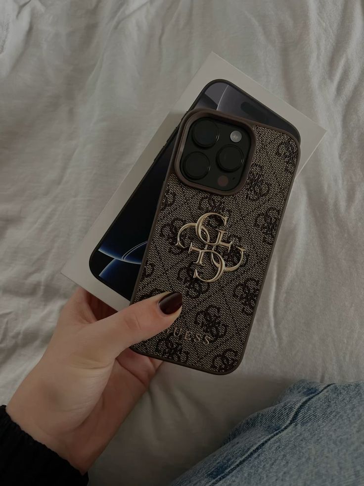 Guess Official Signature Premium Case G̶U̶E̶S̶S̶